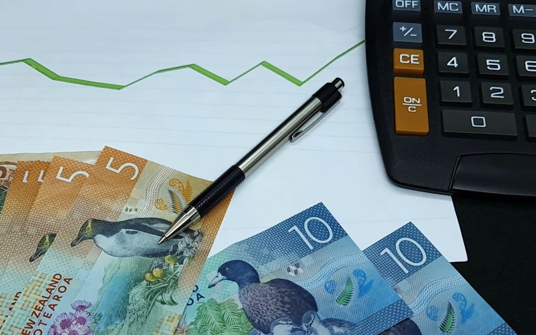 4K38ZZU_New_Zealand_banknotes_pe.jpg